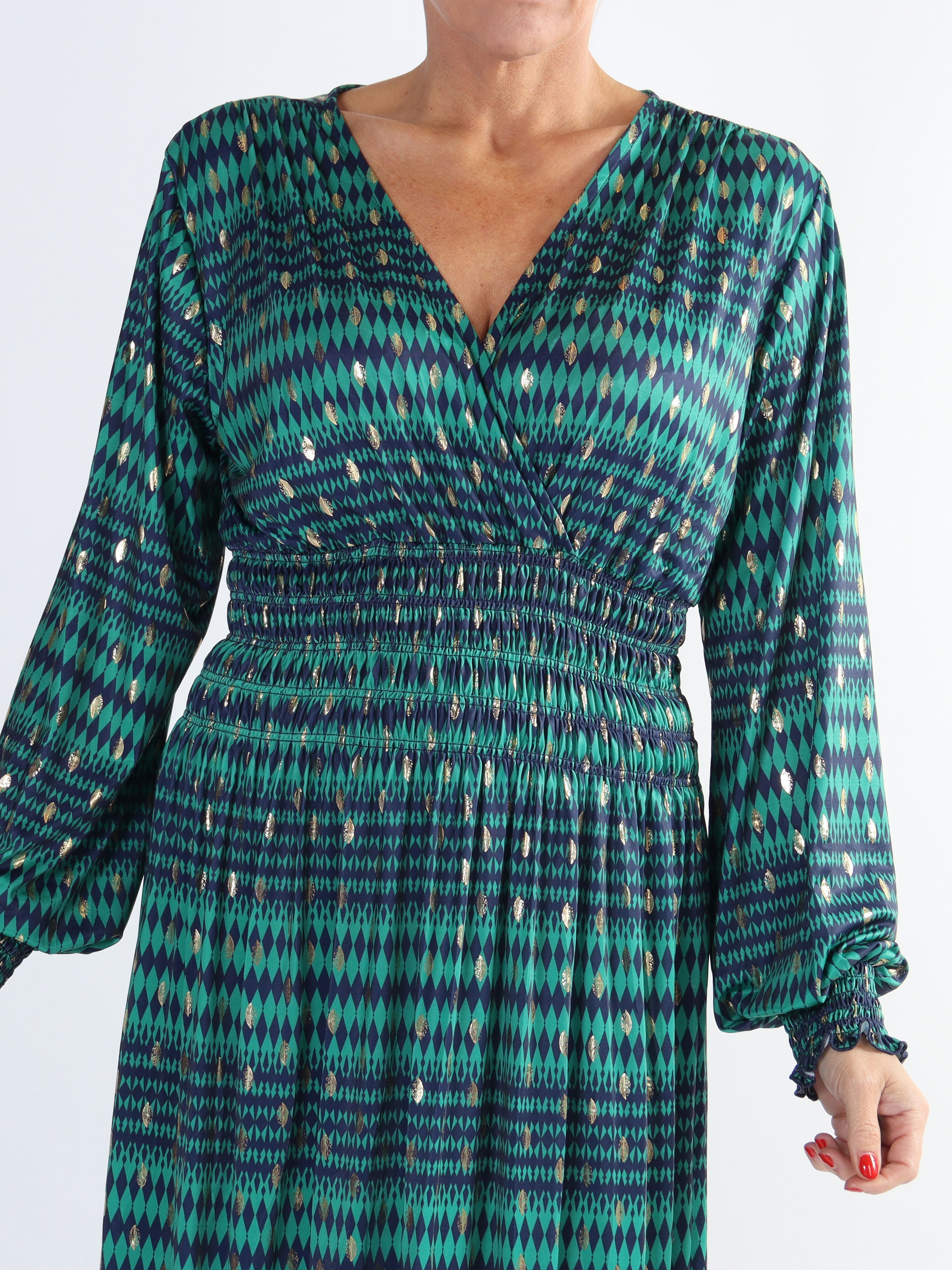 Pams Stripe L/S - Mönstrad klänning med gulddetaljer i stor storlek